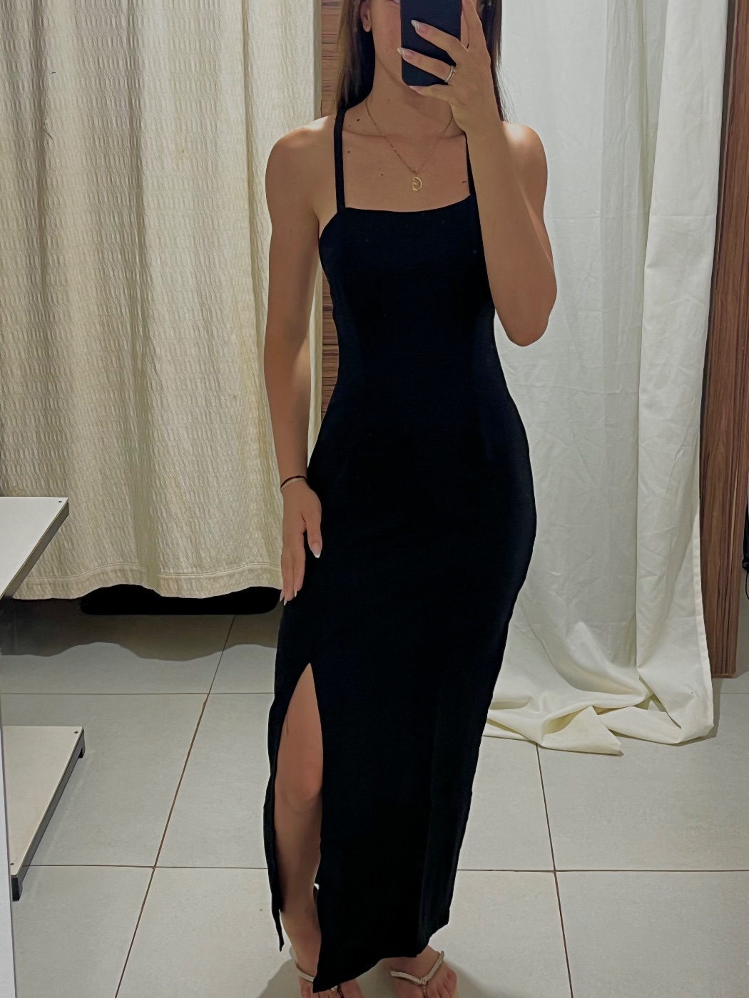 Vestido Longo Preto com Fenda e Alcinhas
