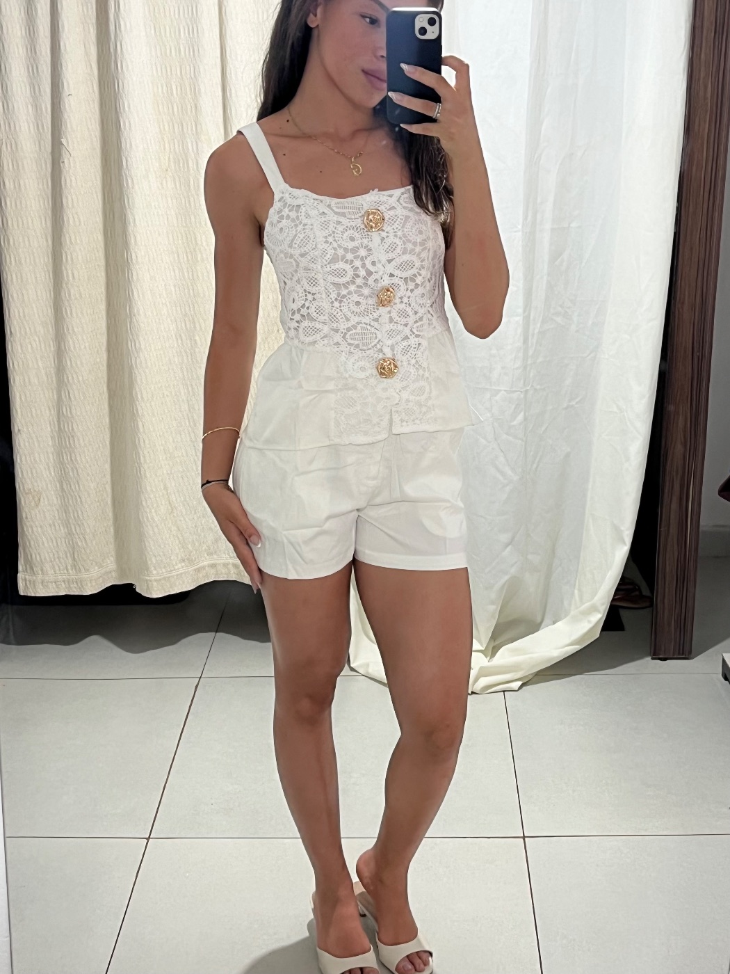 conjunto na cor branco