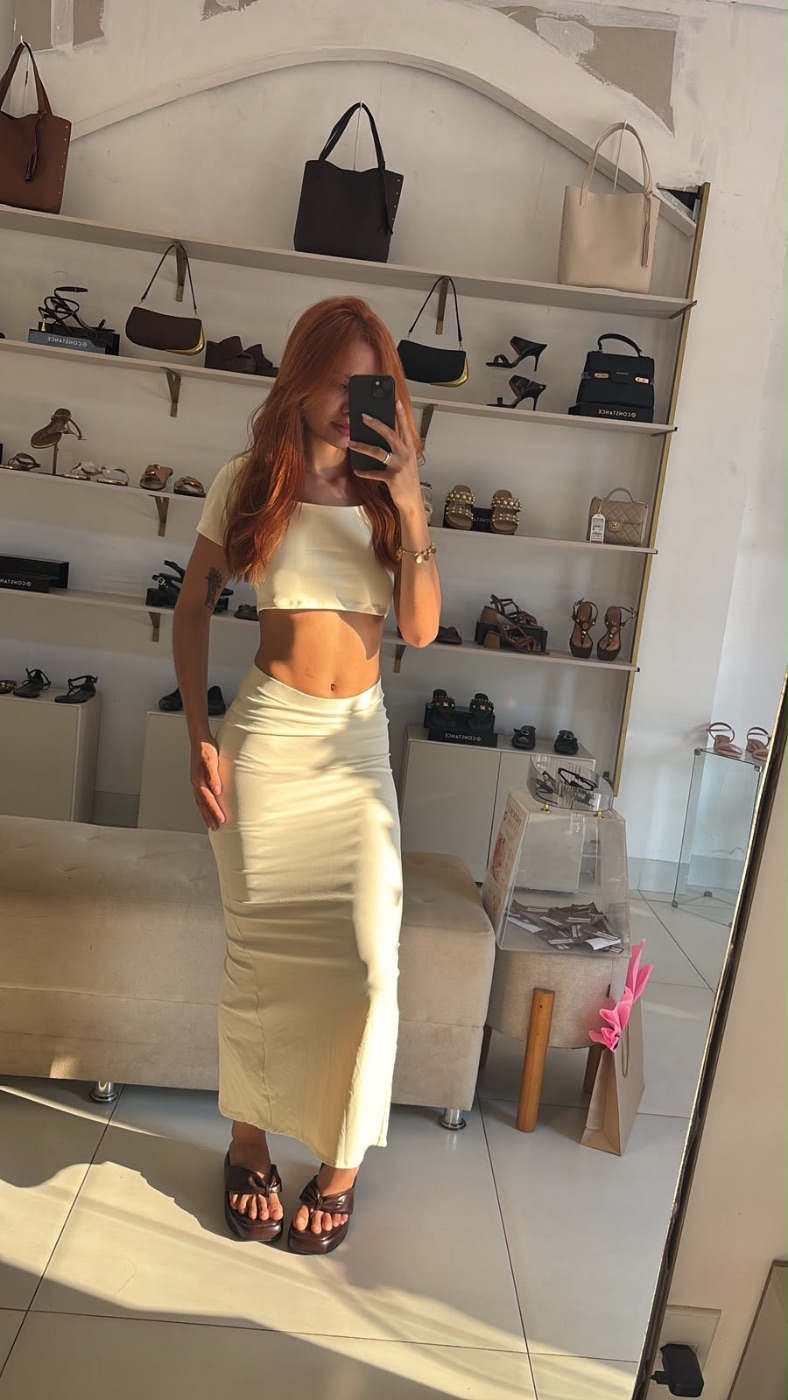 conjunto na cor nude