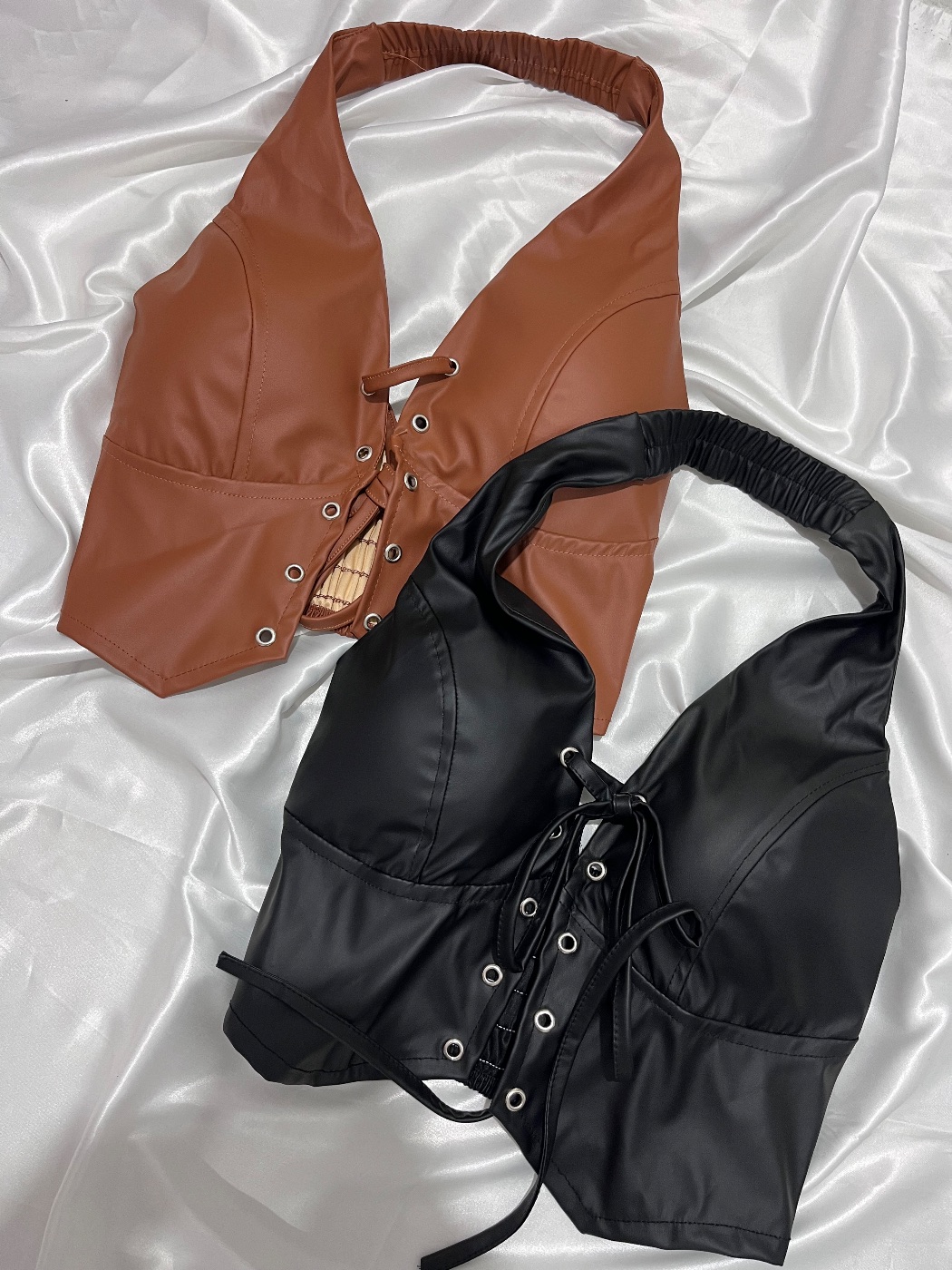 Top Halter Preto com Amarração Frontal
