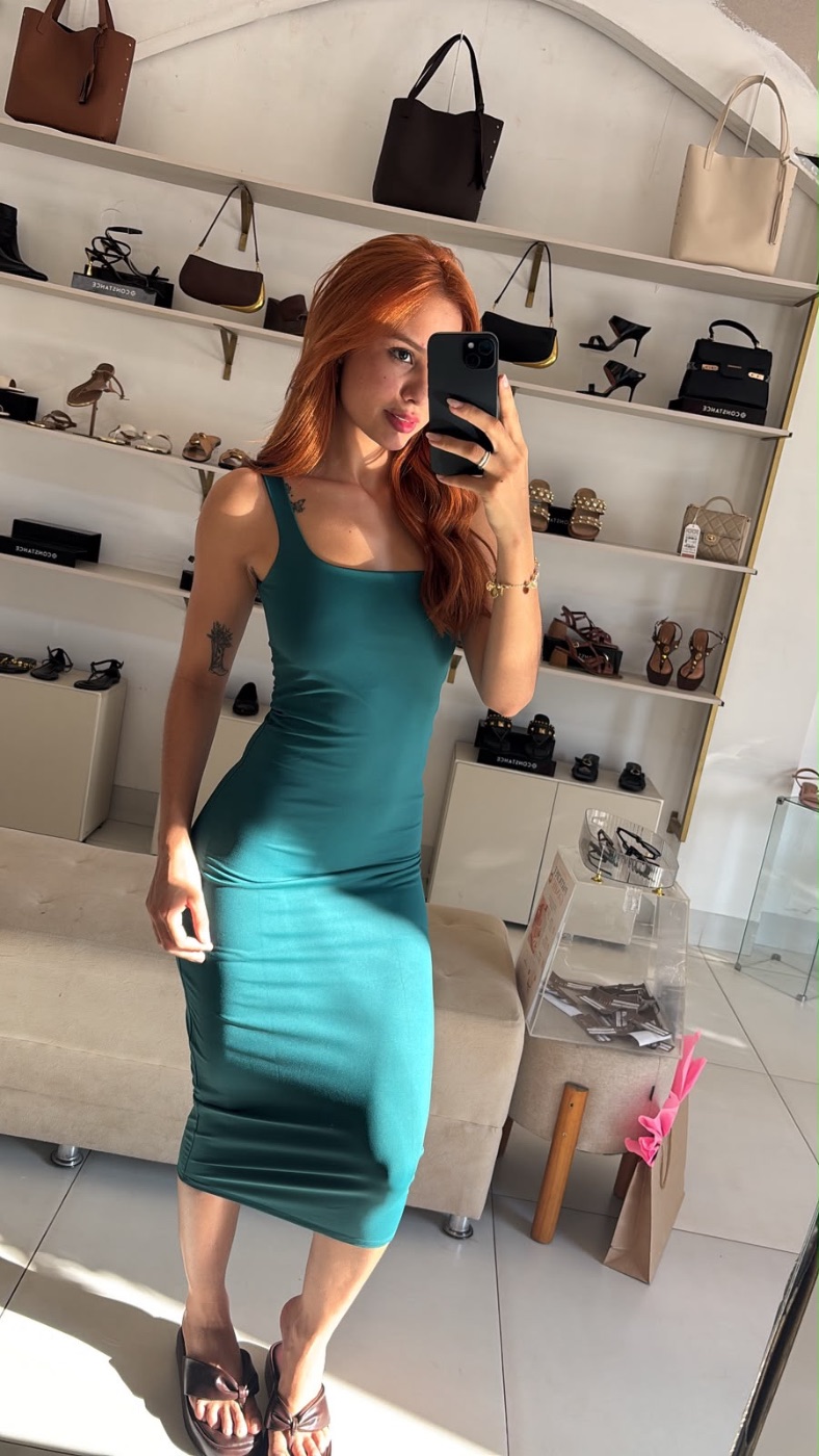 vestido na cor verde