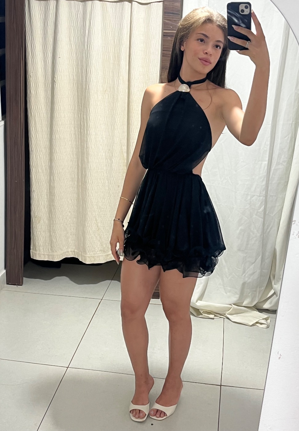 vestido na cor preto
