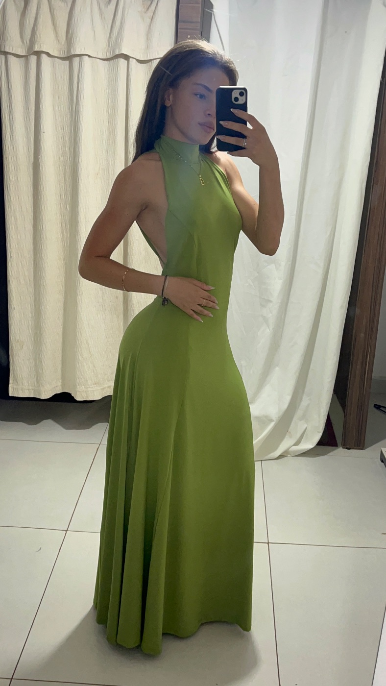 vestido na cor verde