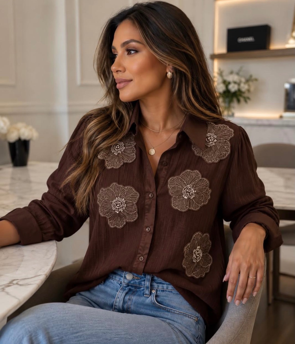 Blusa Marrom com Bordados Florais