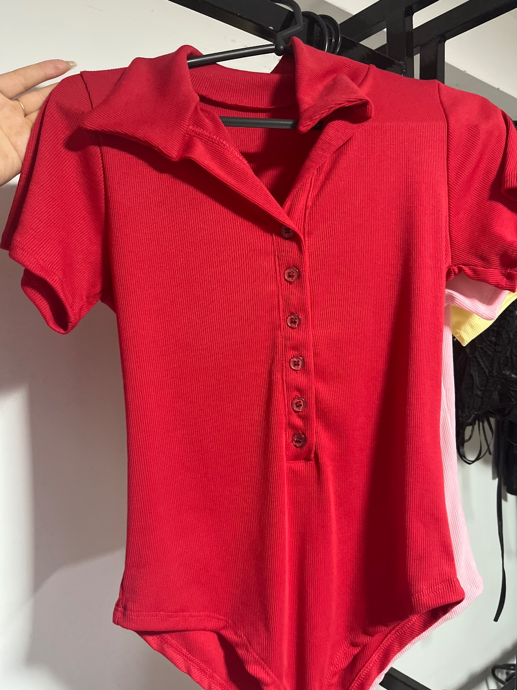 body na cor vermelho