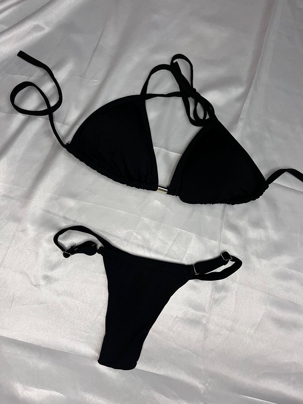 biquíni na cor preto