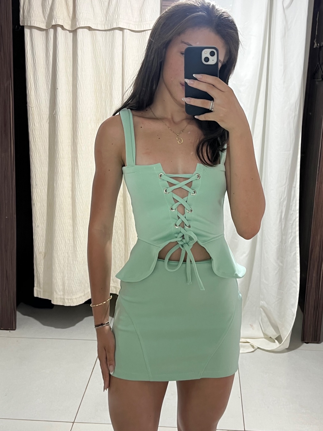 conjunto na cor verde